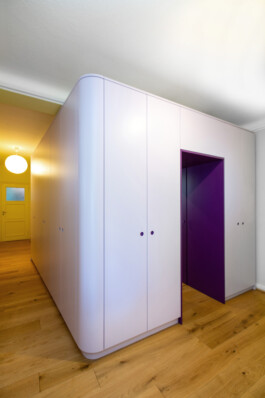 Raumbildender raumhoher Einbauschrank