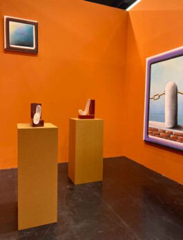 Sockel in einer Raumecke auf der Art Cologne 