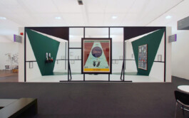 Ausstellungsraum aus grafischen Elementen, Farbflächen, Linien 