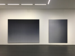 Ansicht großformatiger Seidenmalerei mit Farbverlauf von Matti Braun 