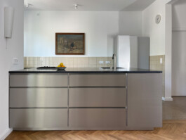 Küchenblock verkleidet mit Edelstahl 