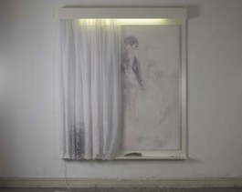 Rahmen für ein Gemälde mit Vorhang und Beleuchtung 