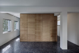 Kleiderschrank aus Tischlerplatte als Raumtrenner 