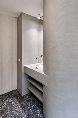 Rundes Waschbecken in Nische. 